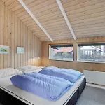 Four-bedroom In Holiday home
