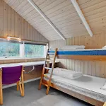 Four-bedroom In Holiday home *