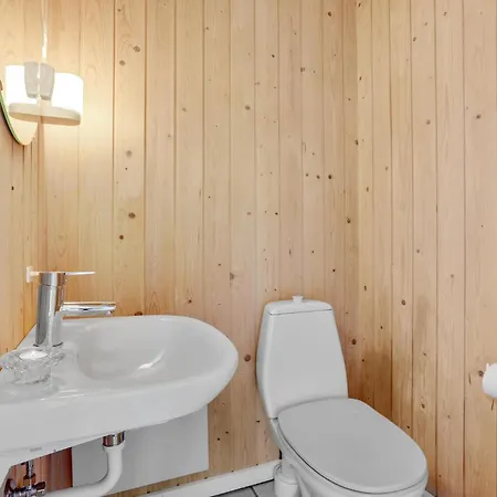 Nice Home In Blavand With Sauna בית נופש *