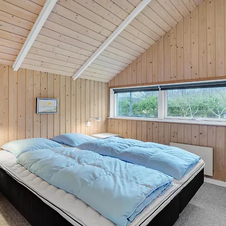 בית נופש Nice Home In Blavand With Sauna בלבאנד