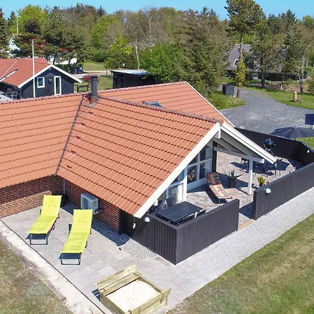 Nice Home In Blavand With Sauna בית נופש *