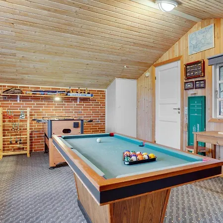 בית נופש Nice Home In Blavand With Sauna *